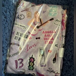 Taylor Swift blanket 40x40